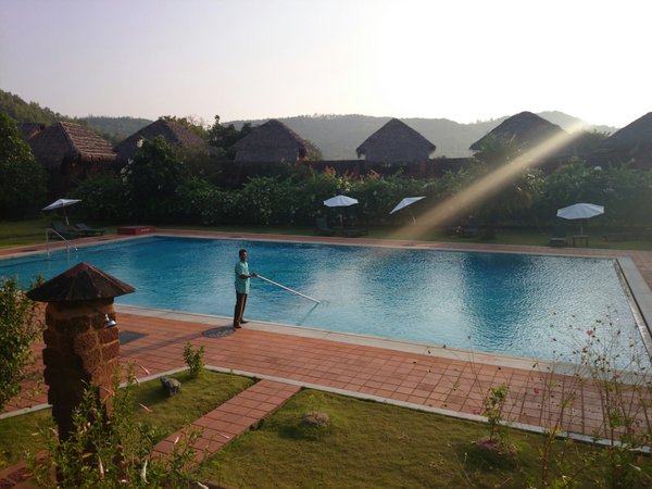Comment entretenir une piscine dans une grande maison ?
