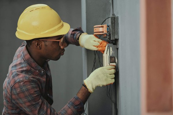 Quels sont les travaux à prévoir pour une rénovation de grande maison ?